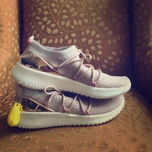 Adidas women’s size 9.5